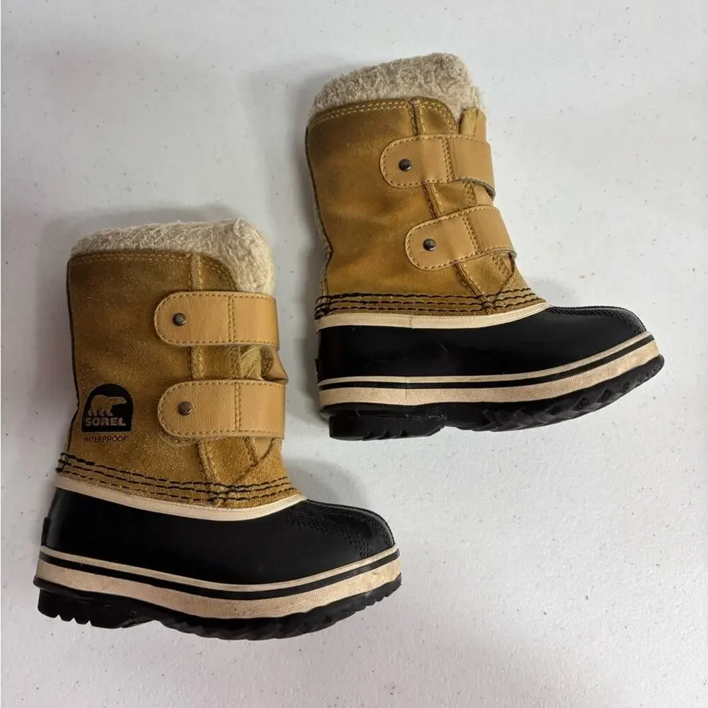 Sorel 1964 Pac Strap Snow boots in the 'Curry' color Child Size 6